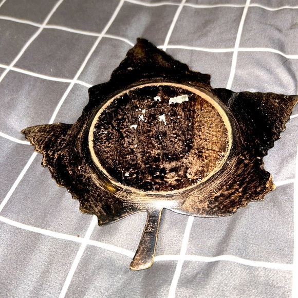 Ornate leaf shaped candle holder / tray - Picture 2 of 3